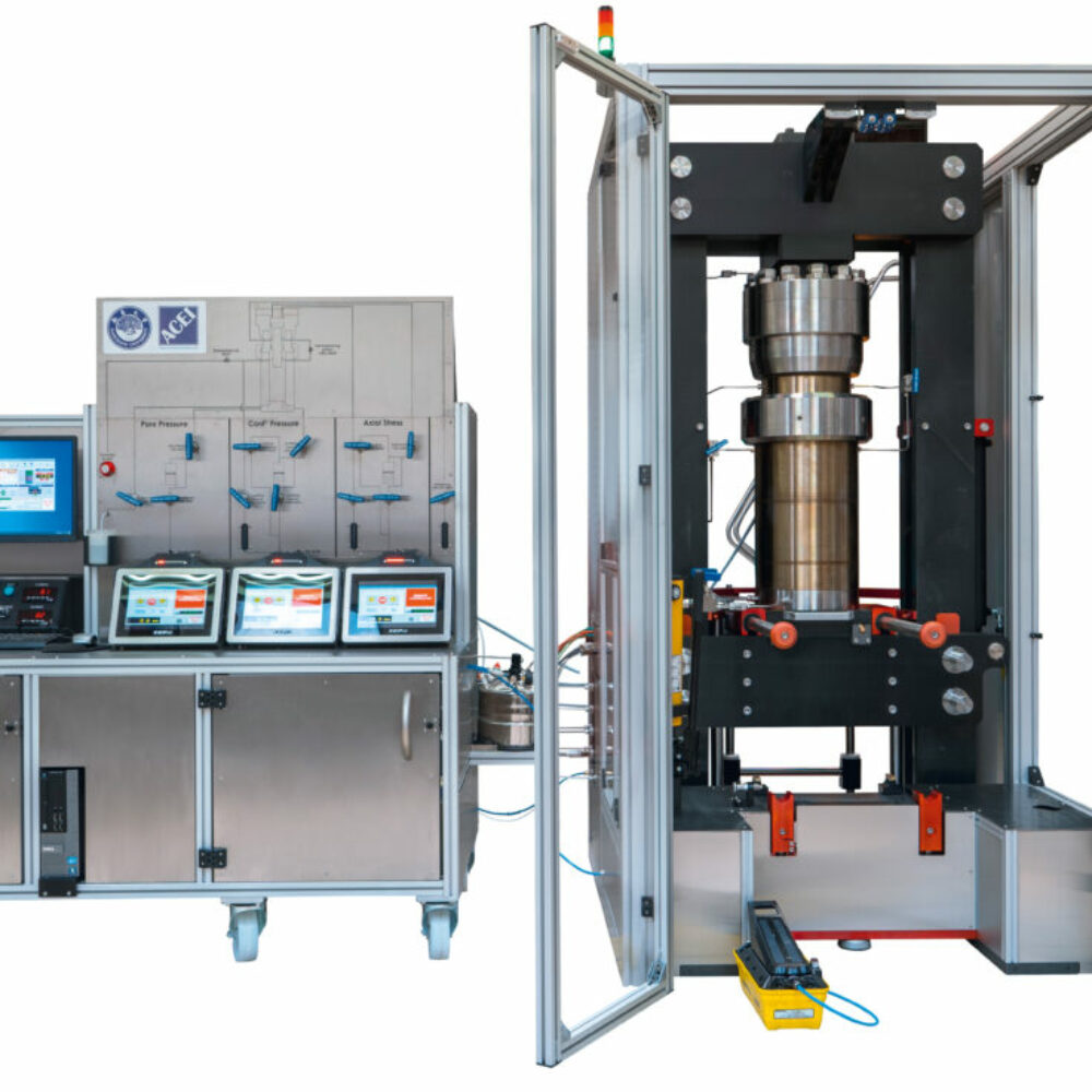 Presse d'essai triaxial HPHT conçue par IRIAN MECATRONICS pour la caractérisation de roches en laboratoire de recherche.