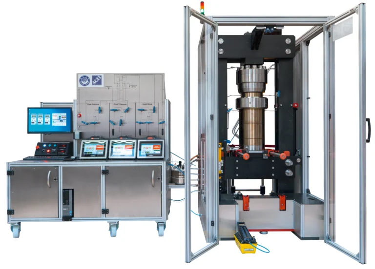 Presse d'essai triaxial HPHT conçue par IRIAN MECATRONICS pour la caractérisation de roches en laboratoire de recherche.