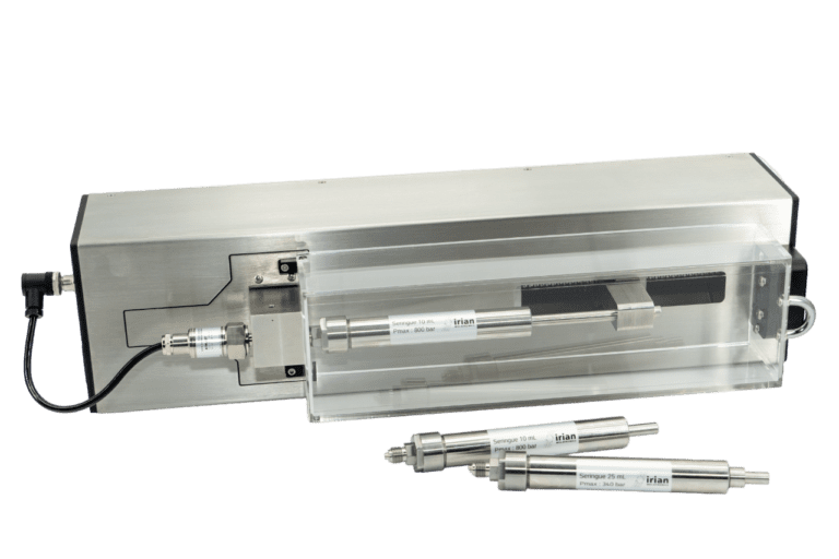 Pompe seringue haute pression sur mesure pour les études physico-chimiques en laboratoire, conçue par IRIAN MECATRONICS.