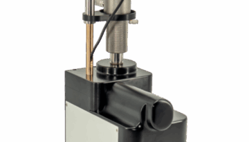 pompe volumétrique 12CC 600 bar avec double enveloppe, conçue par IRIAN MECATRONICS pour le CNRS.