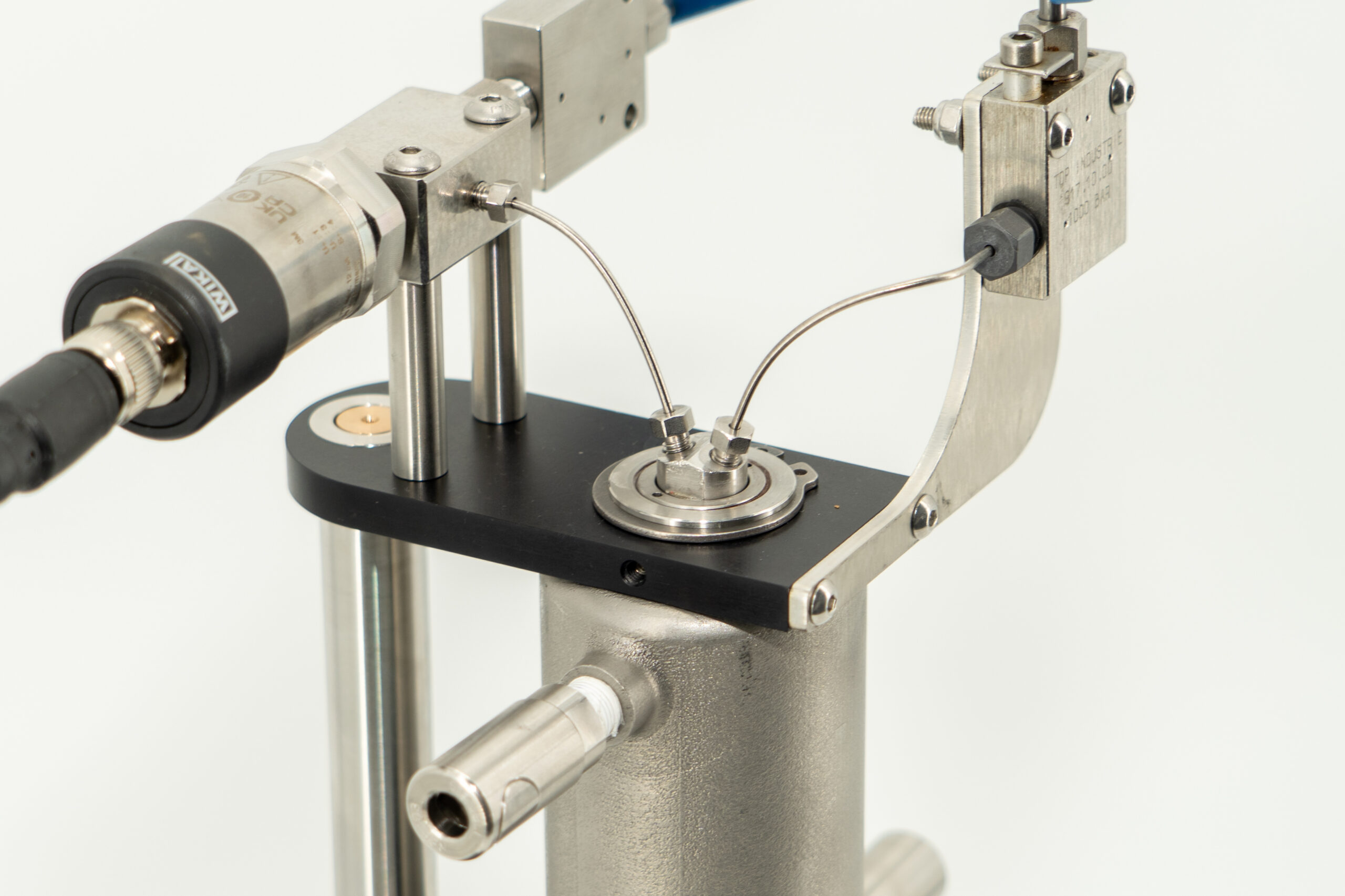 High-Pressure Volumetric Pump for Observation Cell