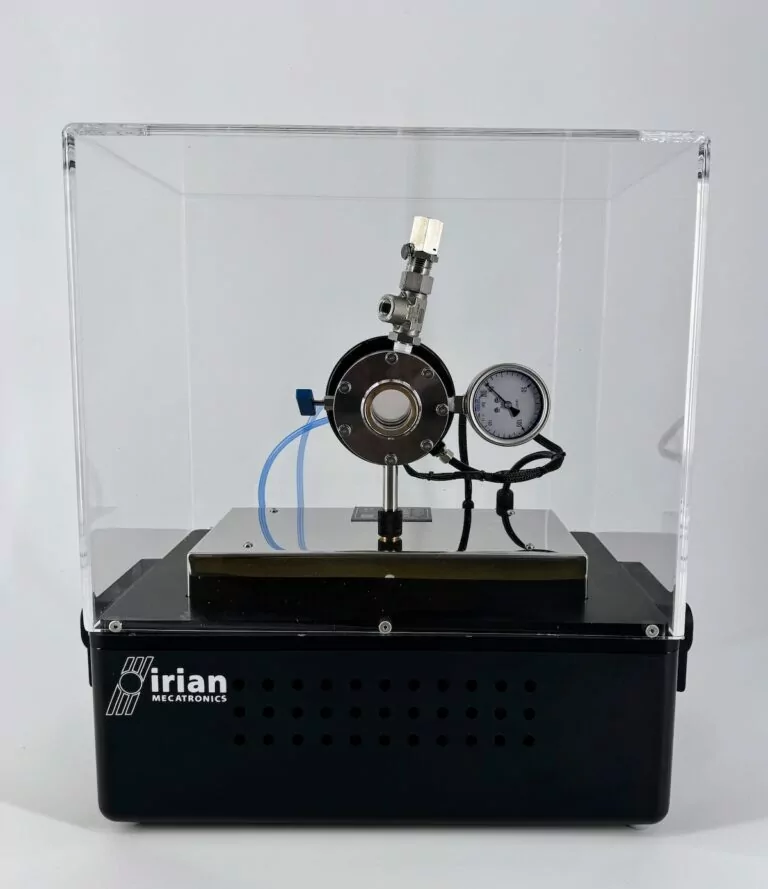 Portable supercritical CO2 demonstrator in its transparent protective enclosure