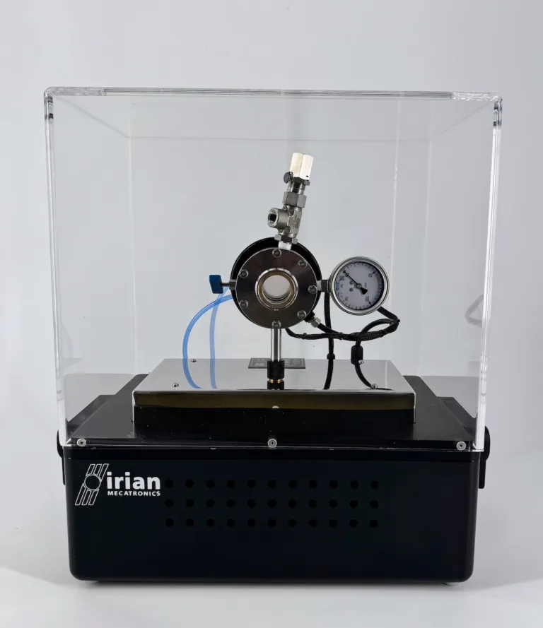 Portable supercritical CO2 demonstrator in its transparent protective enclosure