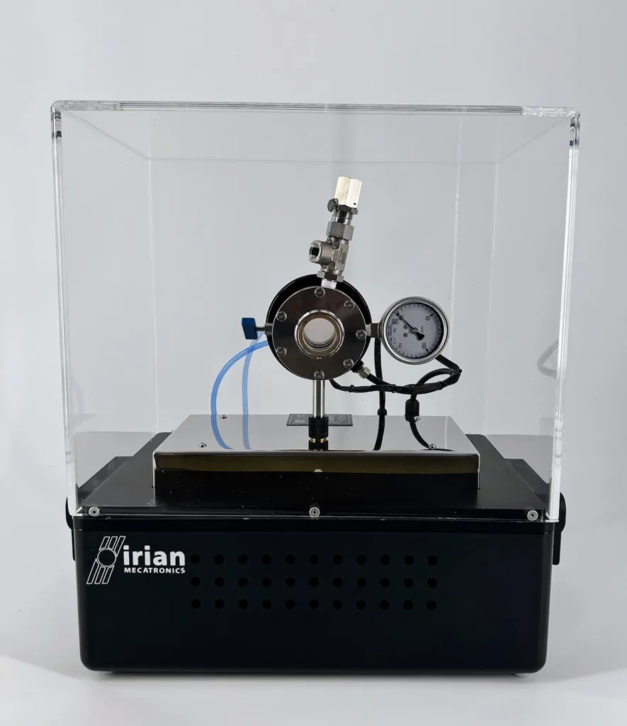 Portable supercritical CO2 demonstrator in its transparent protective enclosure