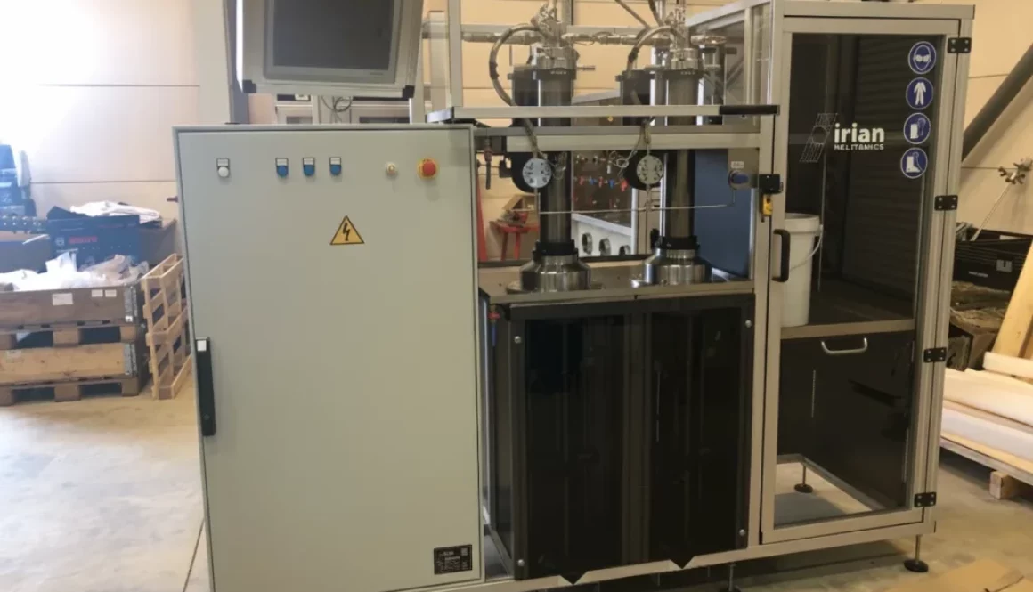 Banc d'injection à double seringue de 3L, conçu par IRIAN MECATRONICS pour le mélange de fluides industriels sensibles au cisaillement.